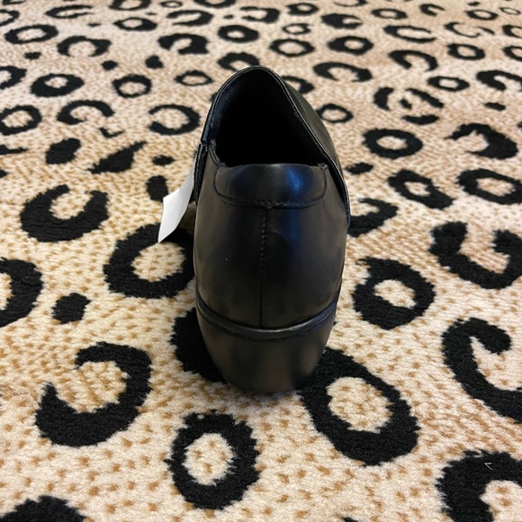 Brand new Clark’s slip Resistant black slides - Picture 4 of 16